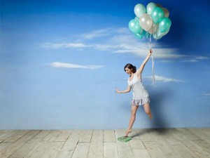 woman-scale-balloons-600x450-COMP-3085848